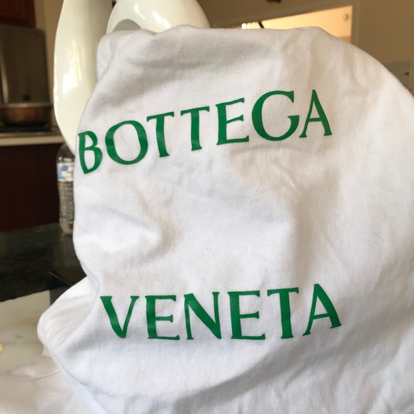 Authentic bottega venetta cassett - Picture 10 of 16